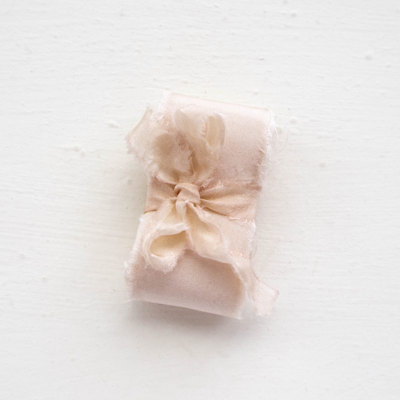 Nude Roze Klosje La Lettre Lint atelier handgemaakte zijden linten hand dyed silk ribbon